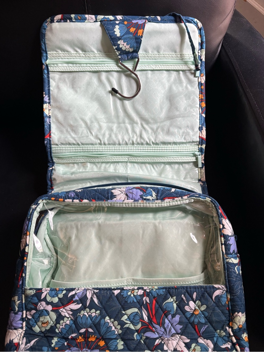 Vera Bradley Grand Hanging Organizer in Floral Bursts
